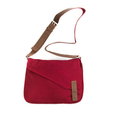 Lade das Bild in den Galerie-Viewer, PURE Hanf Umhängetasche bordeaux