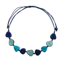 Lade das Bild in den Galerie-Viewer, Green Age Tagua Kette Annika blau