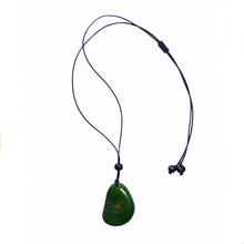 Lade das Bild in den Galerie-Viewer, Green Age Tagua Kette Concha grün