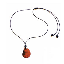 Lade das Bild in den Galerie-Viewer, Green Age Tagua Kette Concha orange