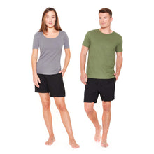 Lade das Bild in den Galerie-Viewer, The Hemp Line Unisex 100% Hanf Freizeit Shorts schwarz