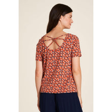 Lade das Bild in den Galerie-Viewer, Tranquillo Shirt mit Rückendetails songbird