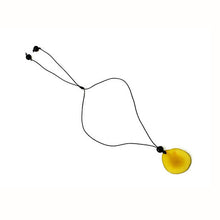 Lade das Bild in den Galerie-Viewer, Green Age Tagua Kette Laura gelb