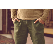 Lade das Bild in den Galerie-Viewer, HempAge Hanf Pepita Hose moss
