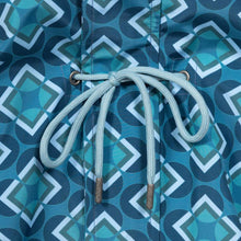 Lade das Bild in den Galerie-Viewer, Chapati Regenmantel Rainy blue tiles

